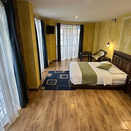Hotel Noris Alausi Ngoại thất bức ảnh